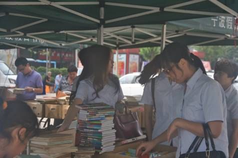 永發集團員工在“讀書節”集體購書